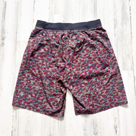 Lululemon The Assert Short Shorts Urban Leopard Red Black 11” Size L - Picture 2 of 3